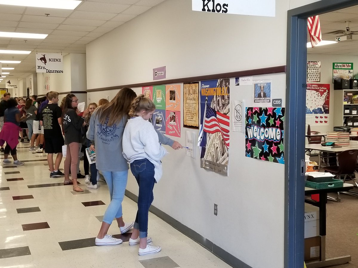 HeatherKlos's tweet photo. Ss doing a gallery walk in order to master their learning 🎯 #KlosHistoryRocks #LearningWithMovement #collabration #RCMSHistory @RCMSCowboys https://t.co/3Nj9BiX0Ag