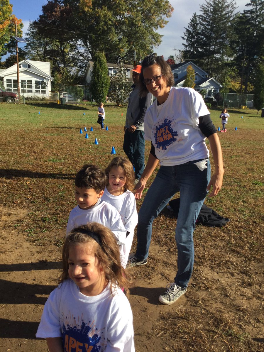 Ms_Sabo1's tweet photo. What a great job everyone did with the #APEXFunRun this morning #yesSTARS #HTSDpride https://t.co/dBkYk5cCy5