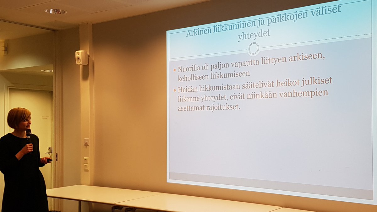 laitasa's tweet photo. Julkisen liikenteen heikot yhteydet rajoittavat nuorten liikkumista #PKseutu'lla, kertoo
@Heli_Ponto #asuminen-seminaarissa.
Ping @HSL_HRT https://t.co/5BLVc3t7Sn