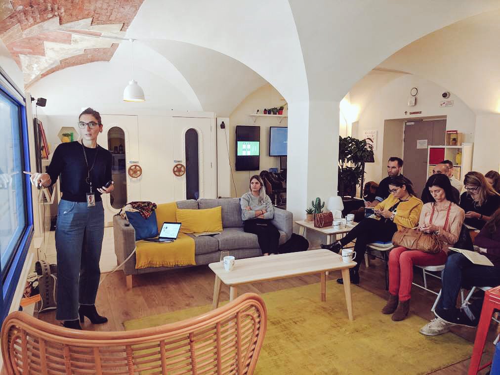 Loumahi's tweet photo. Merci @Gentianeb pour ce workshop inspirationnel sur la thématique "millenials &amp; Travel" by @YouTube . On sait parler "jeuns" maintenant 😂 https://t.co/TkoSgH532G