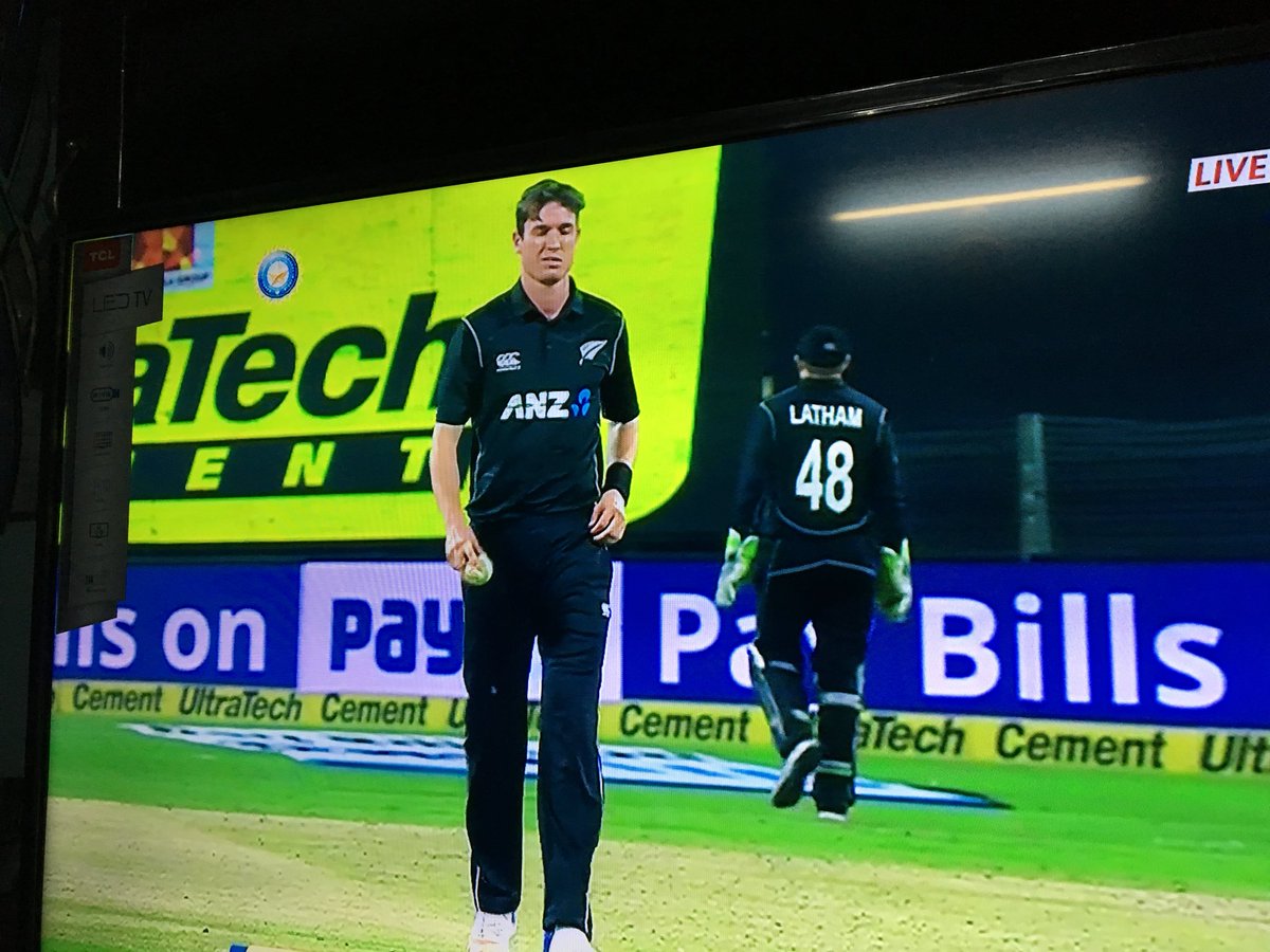fashionistaTS's tweet photo. @UltraTechCement Spotted 'ULTRATECH CEMENT' during 2nd inning of #IndvNZ match today!
#SpotAndWinWithUltraTech https://t.co/Hd7vp1hbR7