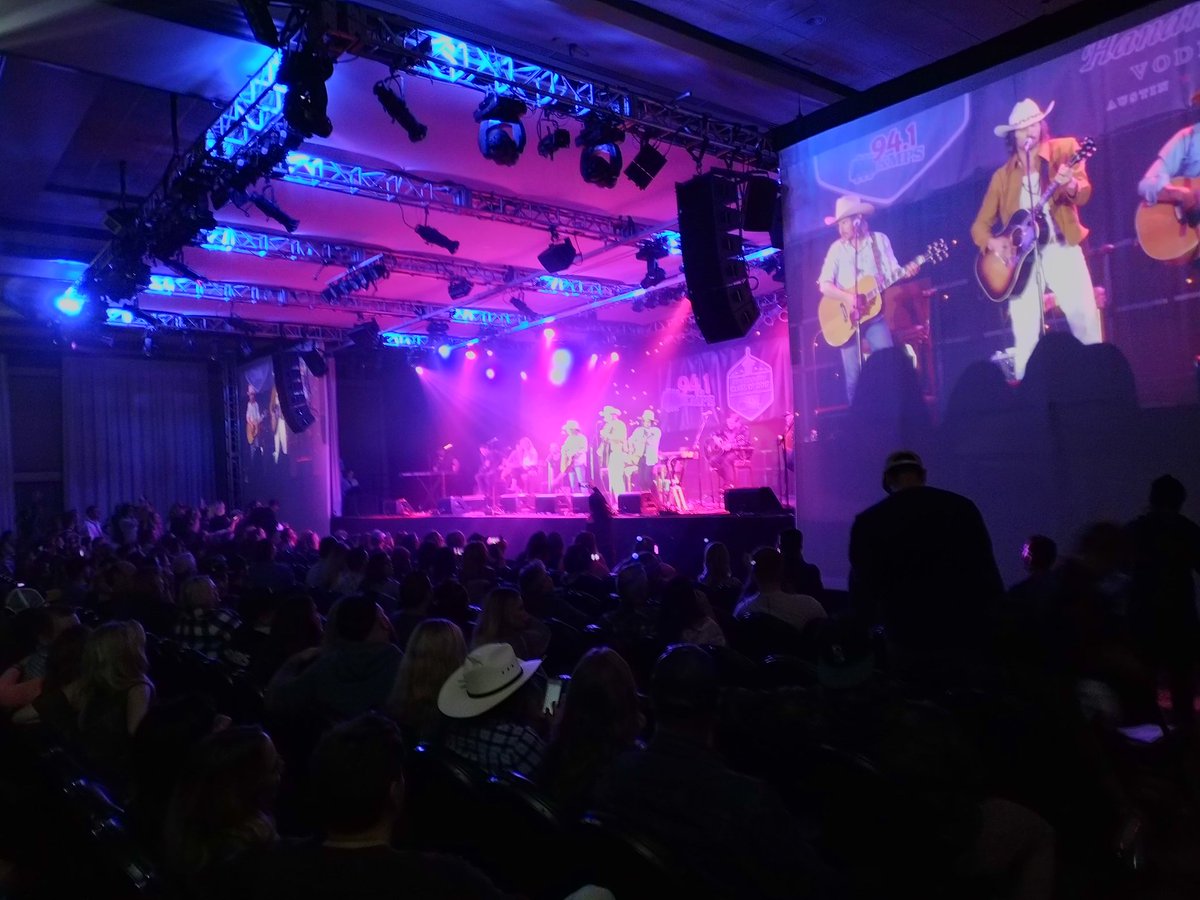 jimnutt1964's tweet photo. Awesome concert #941ClassOf , thanks @941KMPS. And thank you @MidlandOfficial, @LukeCombsMusic , @carlypearce , @AdamCraigMusic , @SethEnnis https://t.co/wbxfWsJAmX