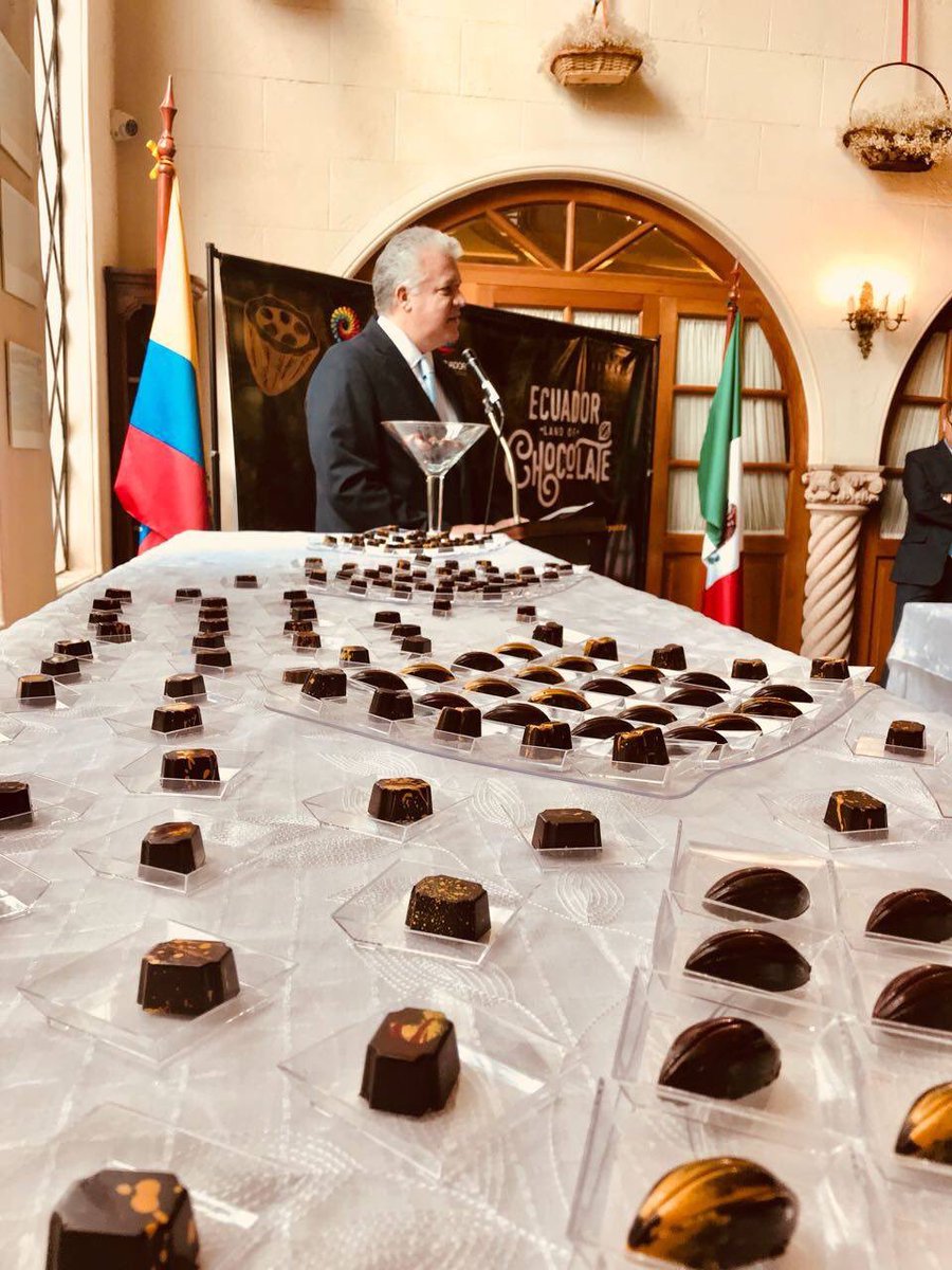 DcobysSM's tweet photo. ¡Lo Mejor del Ecuador!
#EcuadorTierraDeChocolate #CataDeChocolate #EmbajadorEcuador #LeonardoArízaga #Proecuador PRO ECUADOR #DcobysBusiness https://t.co/fVg8LETK9t