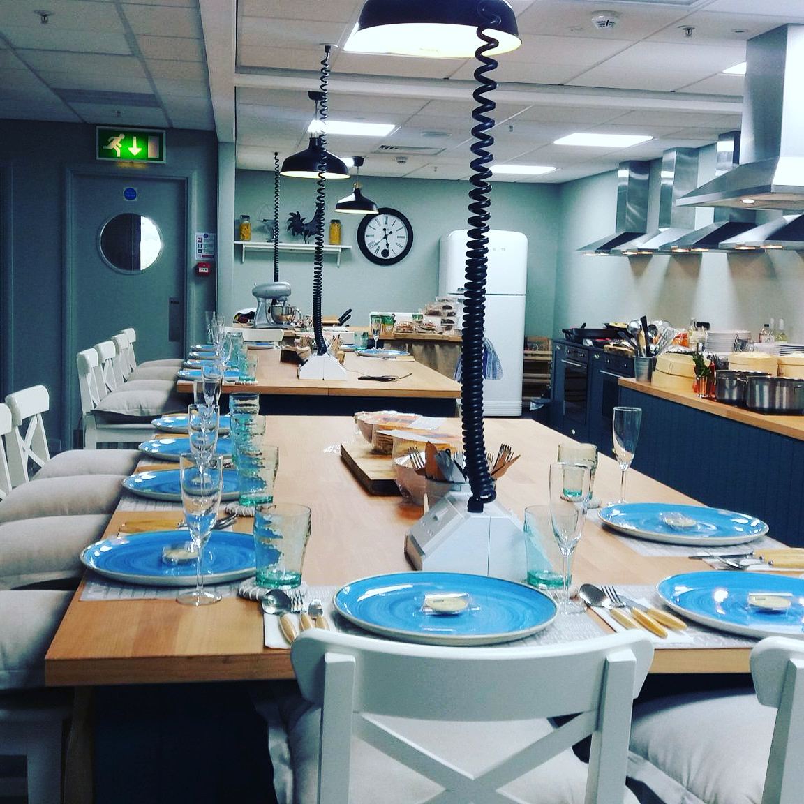 ForestsideCSchl's tweet photo. BOOK YOUR CHRISTMAS WORK DO WITH US. EVENINGS OR AFTERNOONS, YOU'LL NOT BE DISAPPOINTED!! @chef_jeffers #cookeryschool #Christmas #workdos https://t.co/mf4AtABGgd