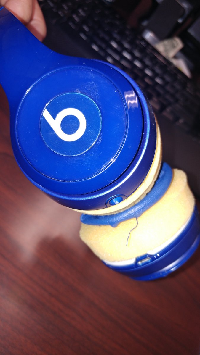 GregTosto's tweet photo. @beatsbydre @Apple don't buy this #CheapBeatsByDre #wontreplace #shitproduct @FoxNews @bbb_us @calidhd @melrosepunk @VoelklRichard @w https://t.co/KbZd6HoxmM