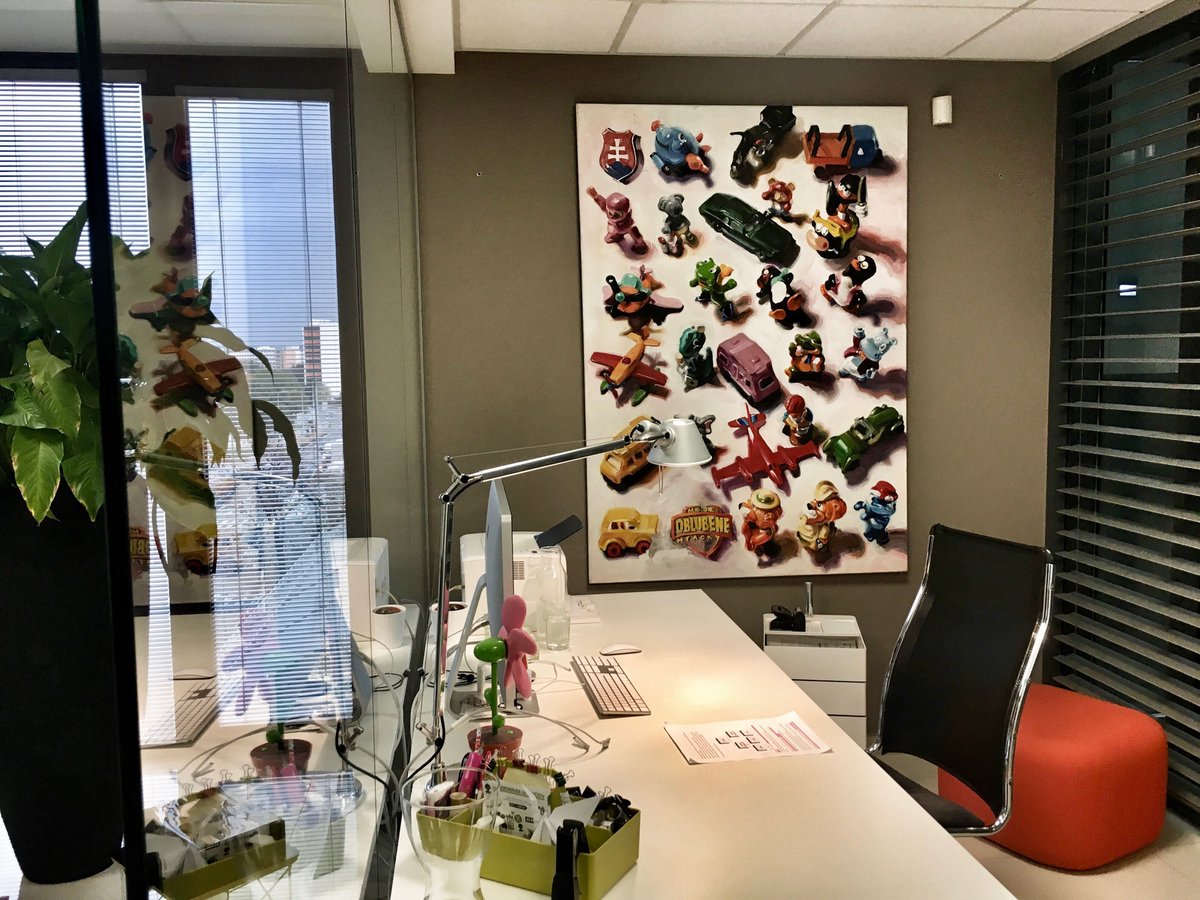krea_____'s tweet photo. We needed to freshen up our office and this is the result. How do you like it? https://t.co/s8iUuoTi7R