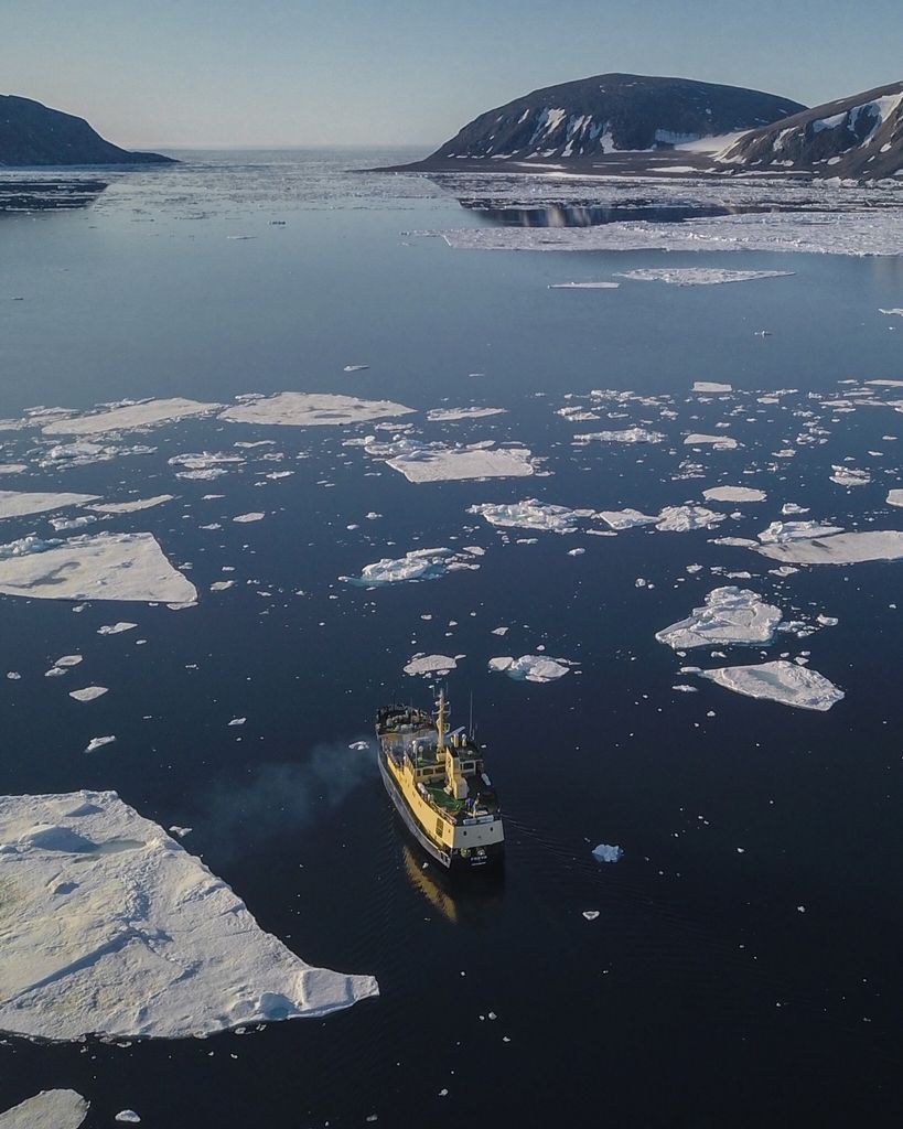 BurnBucketlist's tweet photo. Time to say goodbye to this frozen paradise ❄️ this was definitely the most surreal trip we have ever had! #BurnTheBucketlist 🔥 #djimavicpro https://t.co/CWvdZNaeQG