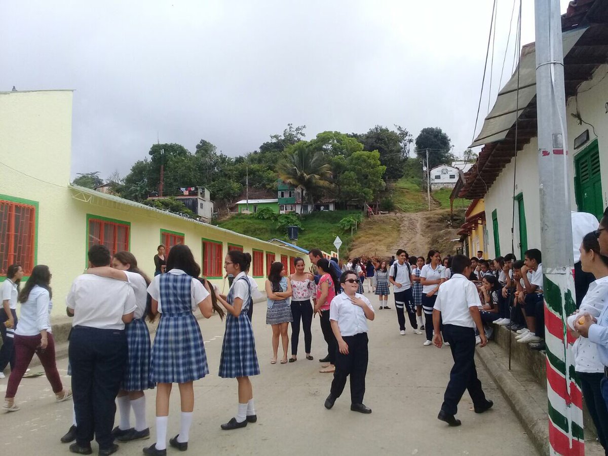 GobdeSantander's tweet photo. En Santa Helena del Opón, comunidades participan en el Sexto #SimulacroNacional de Respuesta a Emergencias. #SantanderMenosVulnerable https://t.co/1oeTj9Ebio