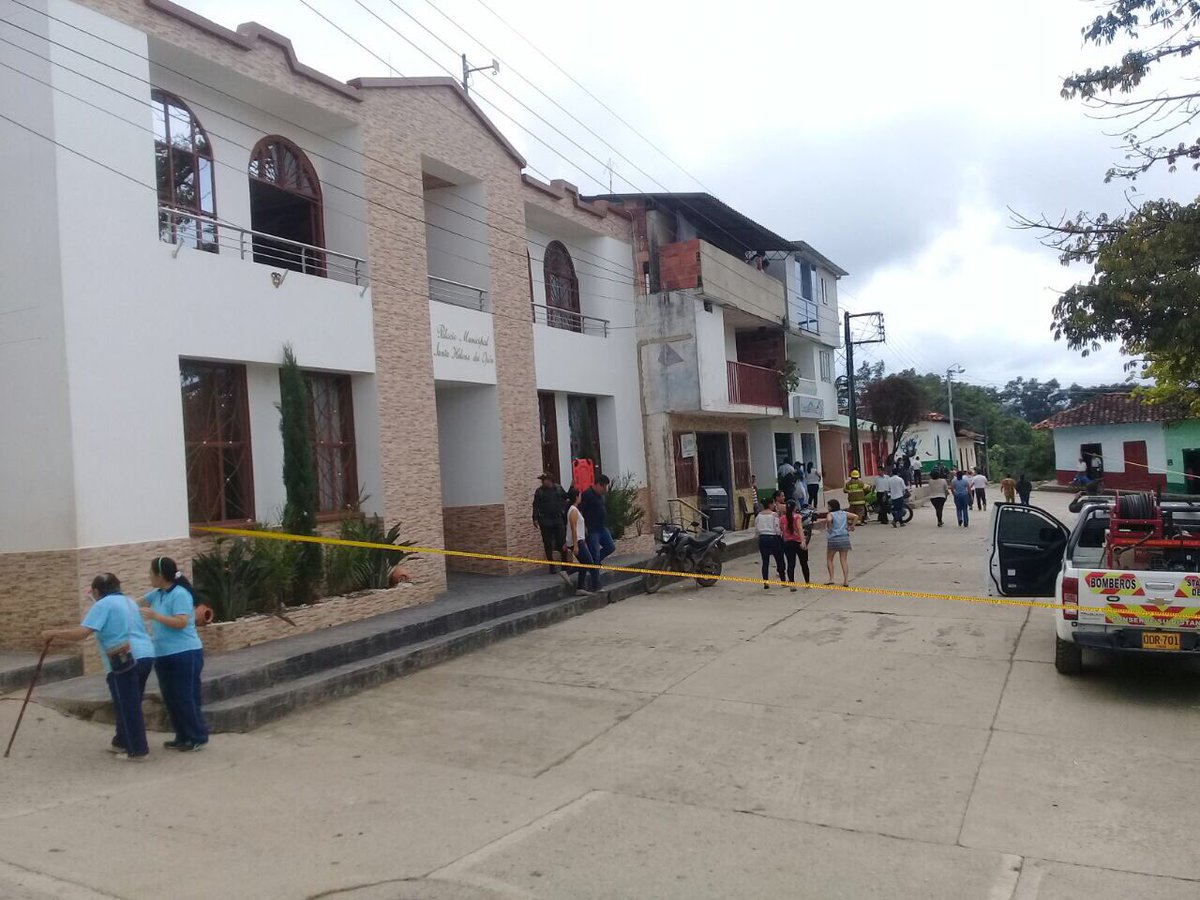 GobdeSantander's tweet photo. En Santa Helena del Opón, comunidades participan en el Sexto #SimulacroNacional de Respuesta a Emergencias. #SantanderMenosVulnerable https://t.co/1oeTj9Ebio