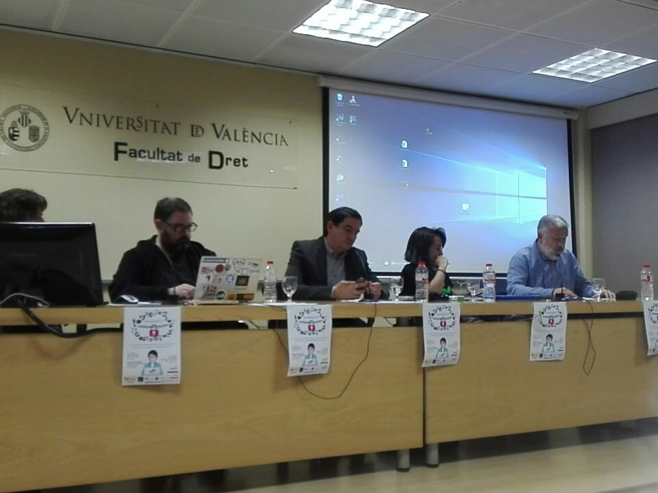seisplumas_'s tweet photo. Hoy hemos acudido al IX Congreso de Comunicación Digital. El periodismo y la comunicación en manos de la tecnología. #ComDigCv17 https://t.co/S9aGFBTgoN