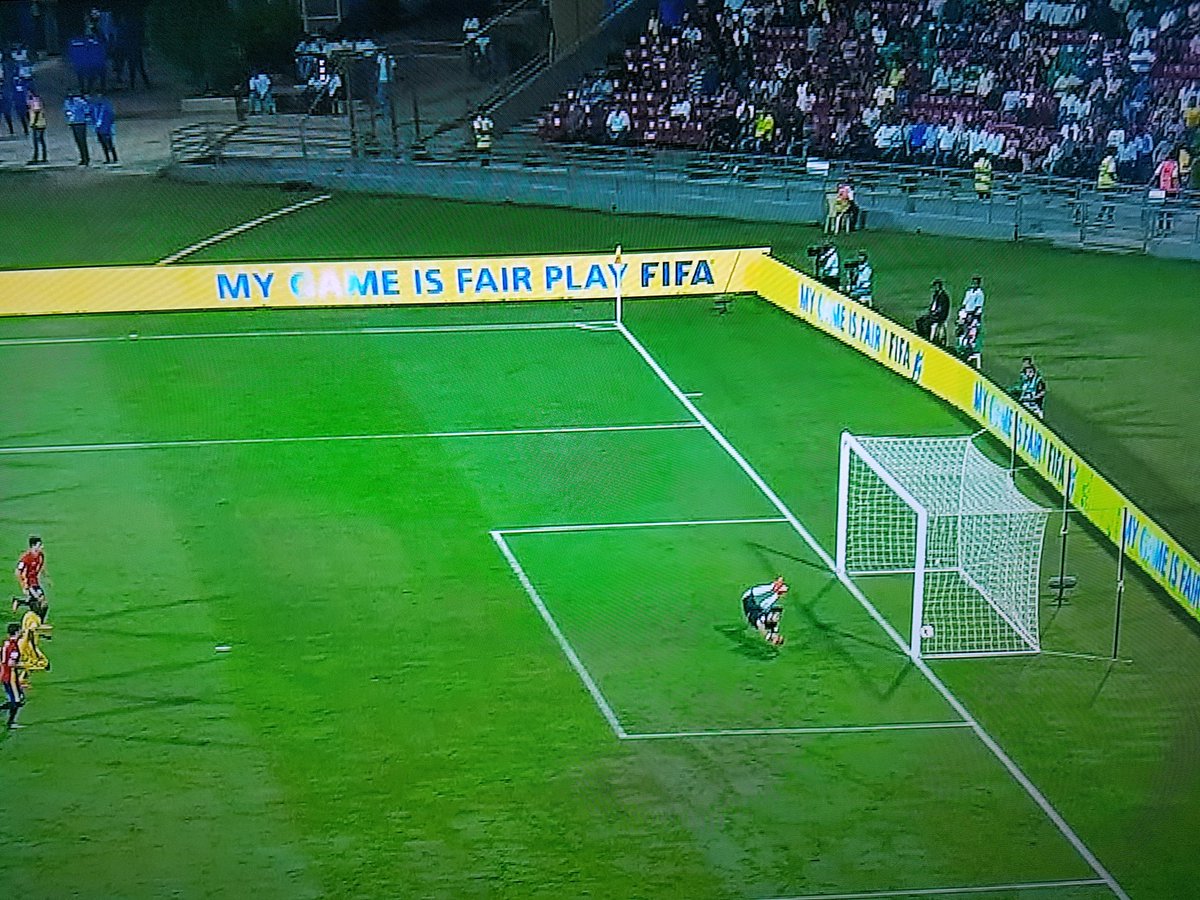 1Flavs's tweet photo. Ffs that goal should've been awarded to Mali https://t.co/BInln2I4Gp