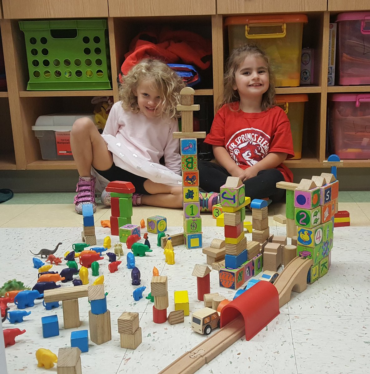 AmyLars414's tweet photo. Two future engineers!!So proud of themselves!#rsewhy #iamdsisd https://t.co/SlVia3hASJ