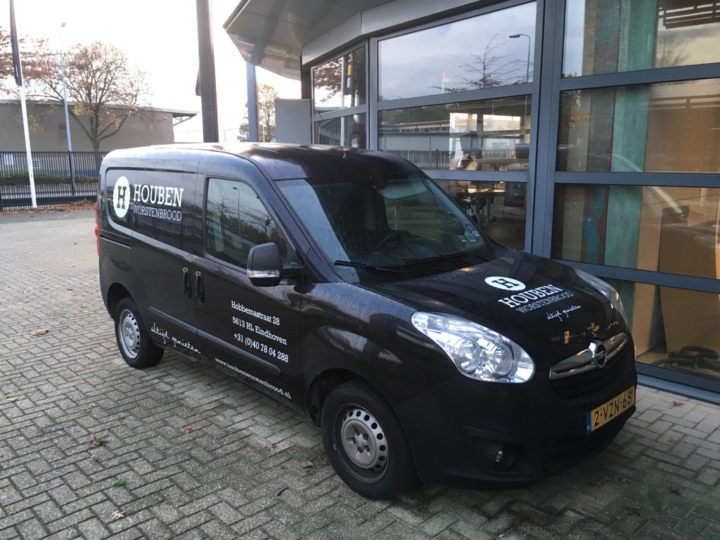 Autobelettering <a href="/altijdgenieten/">Houben worstenbrood</a>