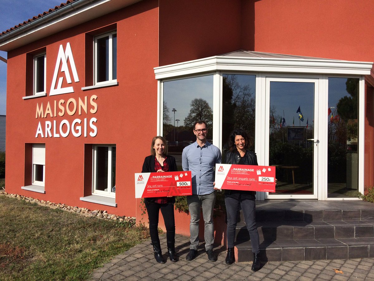arlogis69's tweet photo. Aujourd'hui, Stéphane a remis 2 chèques de parrainage ! 500€ pour Julie et Romain, les parrains et 250€ aux filleuls Magali et Lionel :) https://t.co/4CXfztsZ6x