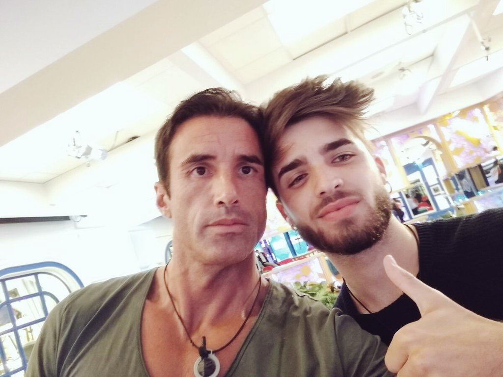 LaDamadNoche's tweet photo. HUBEN ❤

#GHDirecto #FiestaDj https://t.co/DaURki4OC4
