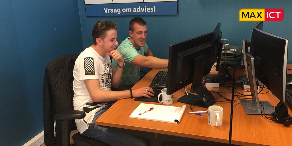 Max_ICT's tweet photo. Voor de leeuwen: klanten helpen aan de telefoon! Gelukkig wel naast Salesmanager Maickel. #inwerktraject #werkenbijmaxict #bbl #sales https://t.co/3aHaXwHvhH