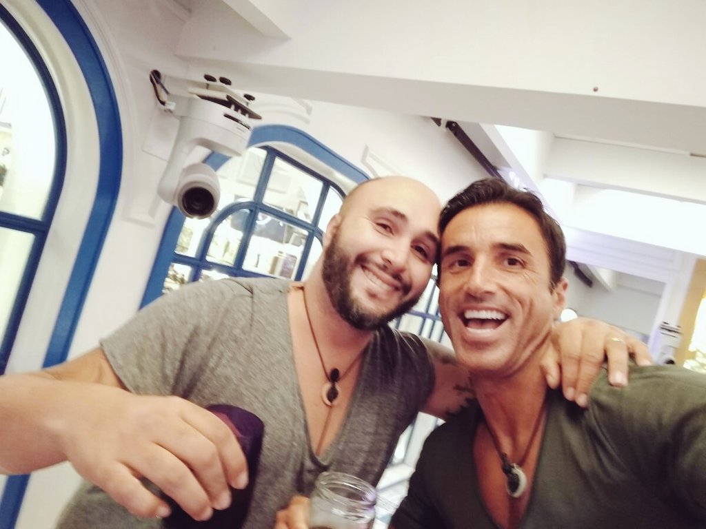 LaDamadNoche's tweet photo. Hugo y Kiko💃 

#GHDirecto #FiestaDj https://t.co/cWtWD75hRg