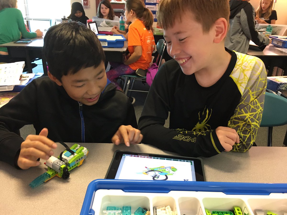 Frog Metamorphosis in 5th grade with <a href="/LEGO_Education/">LEGO Education</a> <a href="/bsdfutureready/">BSD FUTURE READY</a>
