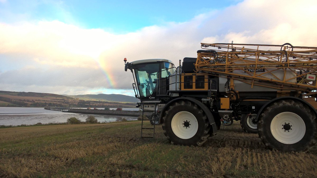 FarmplanUK's tweet photo. Successful day at our @ProCamUK Roberston Crop Services Sprayer and Technology Event! #gatekeepersoftware @FarmplanUK https://t.co/RWMW4QC8li