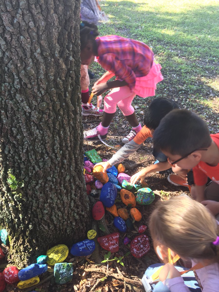 mrsevansHES's tweet photo. We finished our Kind Minds challenge! We are so happy to spread kindness to others #KMChallengeOct #HESkindminds https://t.co/M8Kw7dTHZg
