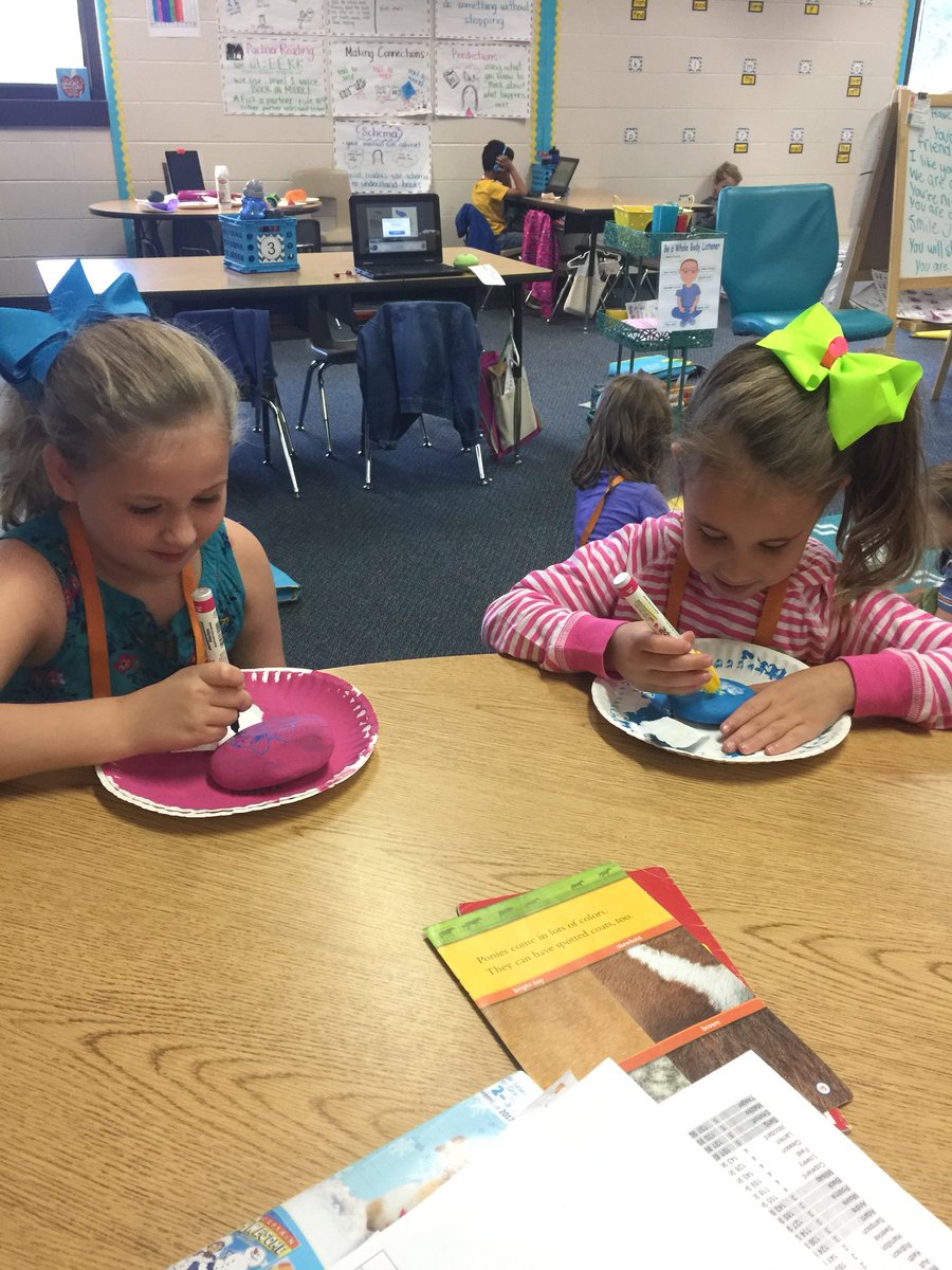 mrsevansHES's tweet photo. We finished our Kind Minds challenge! We are so happy to spread kindness to others #KMChallengeOct #HESkindminds https://t.co/M8Kw7dTHZg