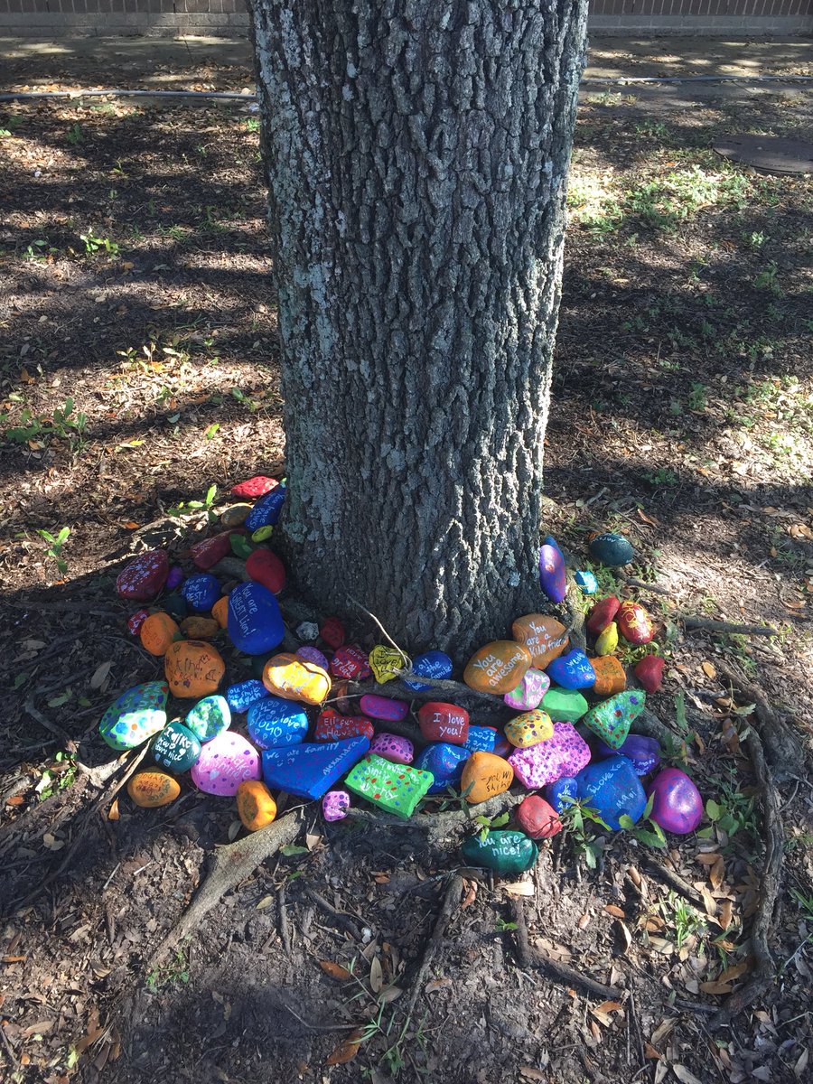 mrsevansHES's tweet photo. We finished our Kind Minds challenge! We are so happy to spread kindness to others #KMChallengeOct #HESkindminds https://t.co/M8Kw7dTHZg