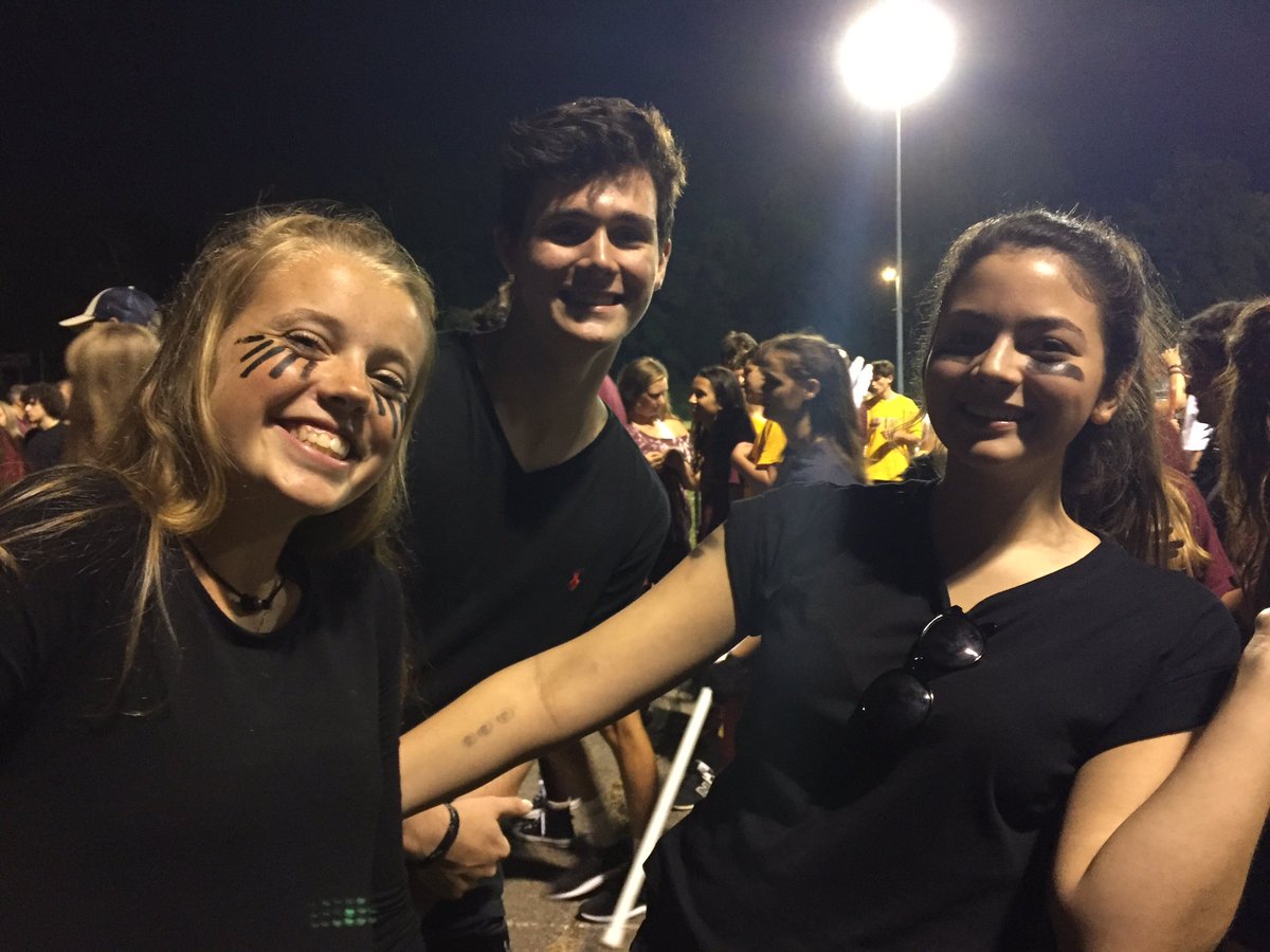 eleanorsudduth's tweet photo. i heard it's anna schmidt's birthday?? hope 18 treats you well🎉💕 https://t.co/Q3TI9t6aTl