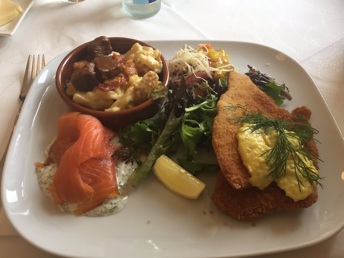 DrBrodin's tweet photo. Standard danish lunch! After this workshop I will have to pay the price in the gym... #roundgoby #invasive #bigportion #fishsci https://t.co/xEZN4ZxuPv