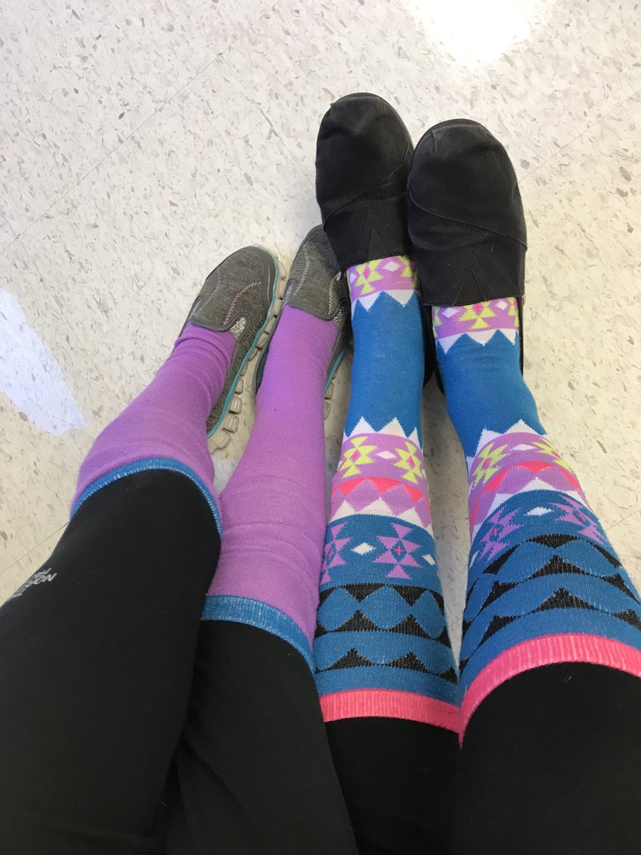 nicholson_net's tweet photo. Crazy hair day and crazy sock day! #RRW2017 #crazyaboutbeingdrugfree #agpiratepride #sockhoptilyoudrop https://t.co/UcnXPq7afF