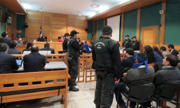 PJudicialChile's tweet photo. Caso Luchsinger-Mackay: TOP de #Temuco absuelve a comuneros mapuches por falta de participación en los hechos https://t.co/rm5GojaiR6 https://t.co/erM5WuIO5B
