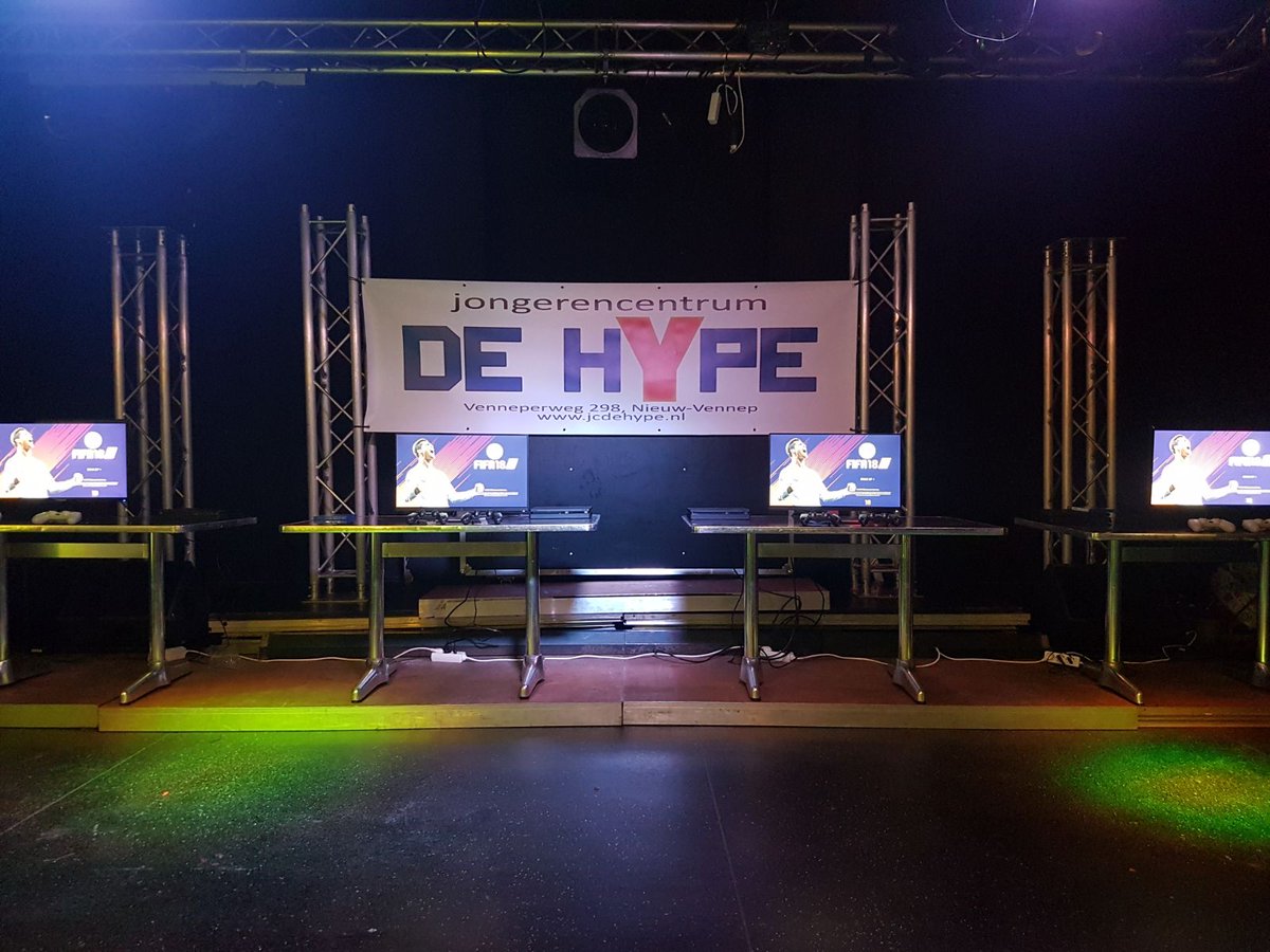 Wij zijn klaar voor het #FIFA toernooi! 4x FIFA18! Dat is veel spelen en weinig wachten! Vanavond vanaf 19.00! Tot zo! #Hype #Nieuw-Vennep