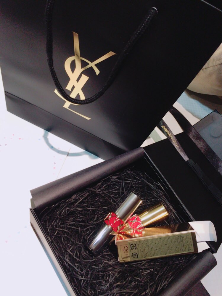 MeeSter1013's tweet photo. 彩花から語りがてらの💓👈🏻
誕生日プレゼント😍😘
ずっと前から欲しかった
グラデのやつ💋💄💋
嬉しすぎて泣きそうなった😭
本当に本当にありがとう！ https://t.co/9ce1TDXEvs