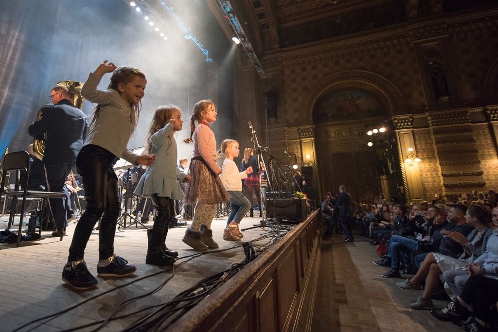 HQUSAFEAFAF's tweet photo. The USAFE Band performed for a sold-out crowd in Odessa yesterday to celebrate 25 years of U.S.-Ukraine relations. #Ukraine25 @usairforce https://t.co/TP6sRYHJ7N