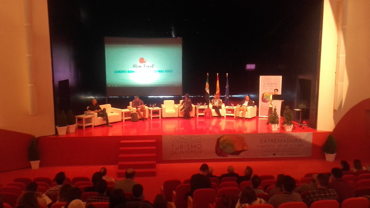 SlowFoodEx's tweet photo. Susana Sancho presenta #SlowFood en el Focus Group de Turismo Gastronómico durante el  #CongresoTur_Ex  en #Plasencia.  #SlowFoodTravel https://t.co/s04otLEgxo