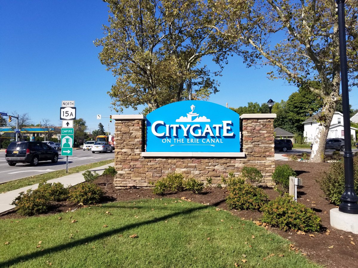 It's going to be a beautiful day here in Rochester, NY! Swing by CityGate for all of your shopping needs! 😉🛍️🌯🍔