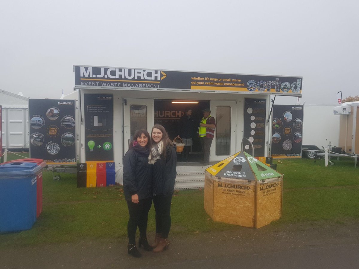mobextrailers's tweet photo. The experts in Event Waste Management @MJChurchEWM with their @mobextrailers at @TheShowmansShow All happy smiles! #Eventprofs #trailerhire https://t.co/ckKvGuTmfo
