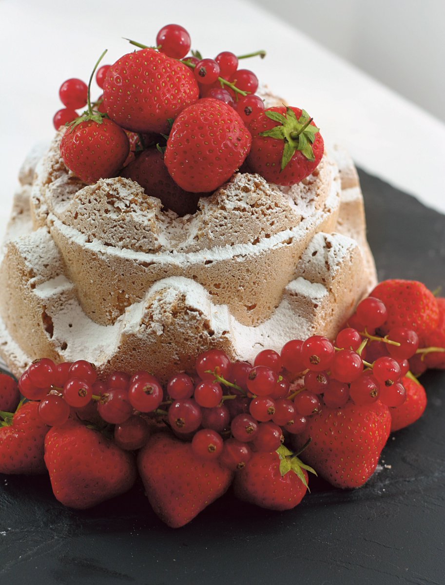 TheHappyFoodie's tweet photo. Looking for a recipe for Savoy Cake after #gbbo? @wotchers' recipe is the answer! https://t.co/7Me7GCnyz2 #gbbo2017 #ForgottenBakesWeek https://t.co/xjIUN2yPkl