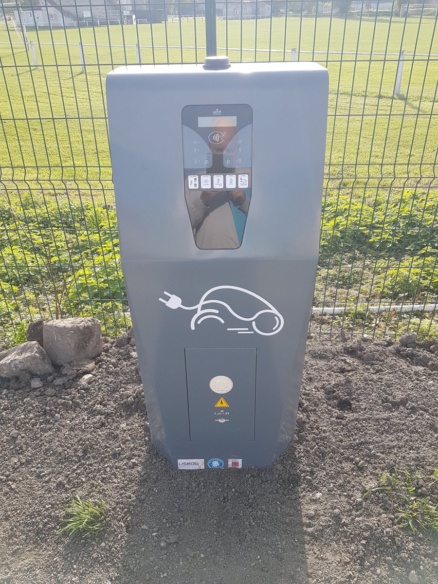 useda02000's tweet photo. Nouvelle borne de recharge @LafonPulse posée à Montigny-Lengrain. 
#bornederecharge #véhiculeélectrique #recharge #dirve02 https://t.co/GIFFjmrDN1