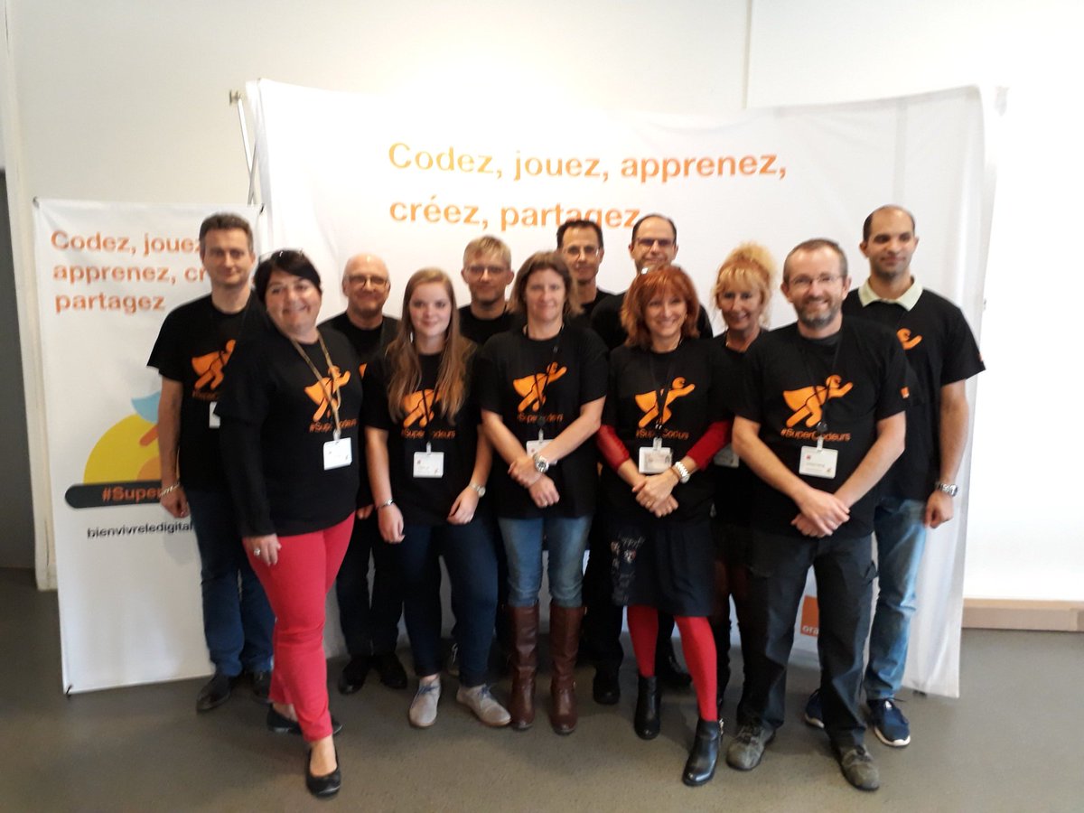 MeslinSaintJean's tweet photo. C'est parti pour l'atelier #SuperCodeurs à  #Montpellier pour les enfants des salariés @OrangeOccitanie ! Des petits et des grands attentifs https://t.co/FLPqHo2Nq5
