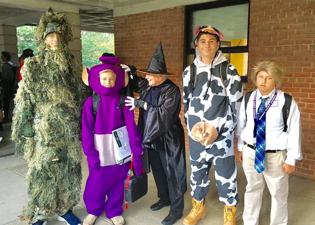 Greekirishjr's tweet photo. Costume Day for Spirit Week @MSJGaels @MSJToday @jharris_charles @piw13 @edschultheis @Folmerica @bpcamp1 @CDwyer22 @dmparr427 @kraigloovis https://t.co/KBdUMrZWw4