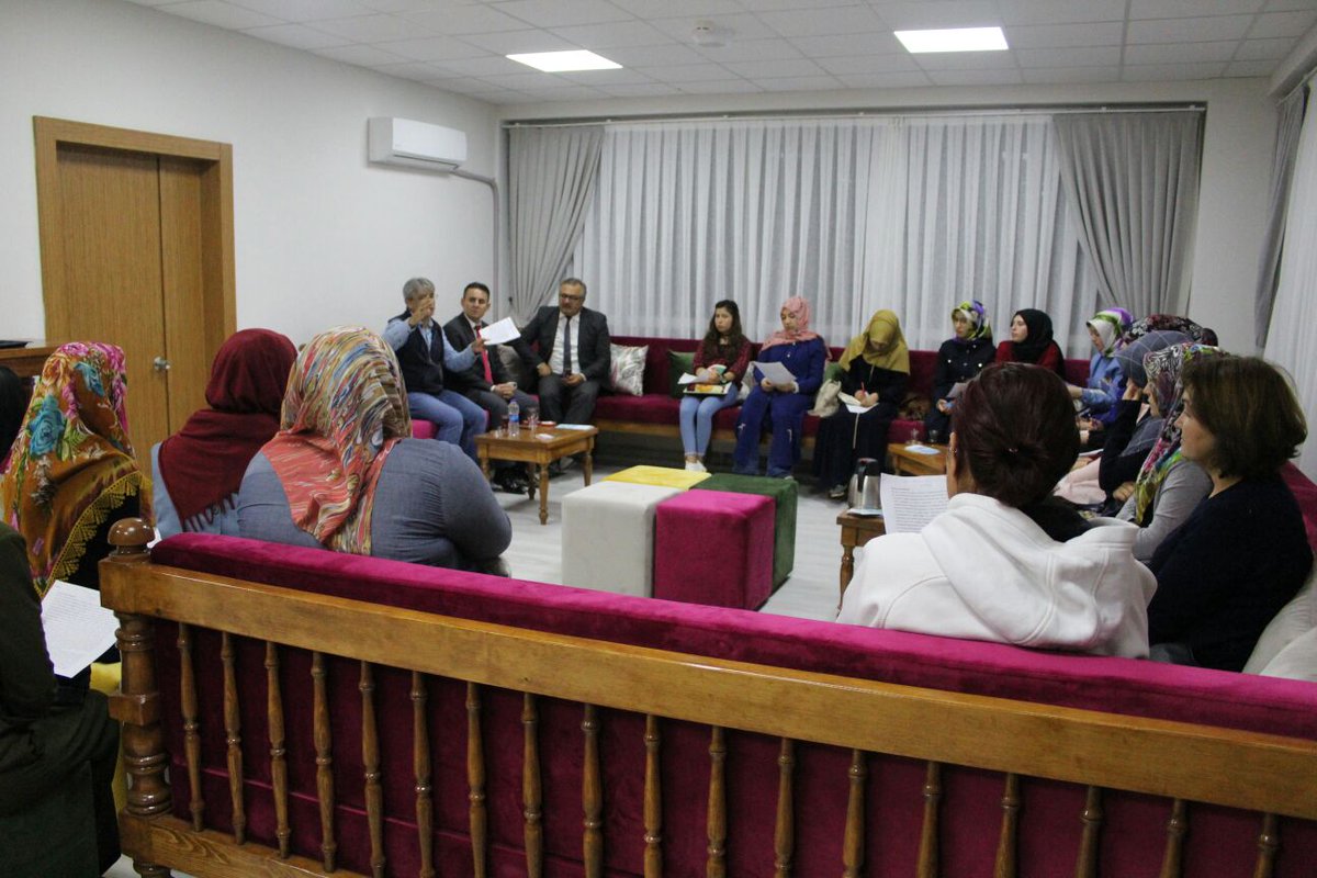 GSB_KYGM's tweet photo. Denizli Fatma Yıldız Hanım Yurdu "Medeniyetimizin Kurucu Metinleri" 📝atölyesinde 🌌Farabi'nin temel eseri El Medinetü'l Fazıla 📚ele alındı. https://t.co/oJ0nNbwRf8