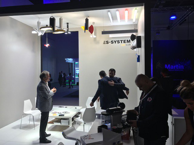 es_system_led's tweet photo. It was great 1st day! Let's talk about #lighting today too! Meet us at Hall 3, booth S-3 B12 &amp; B18 #LightMiddleEast #DubaiWorldTradeCenter https://t.co/pjByOGVIWw