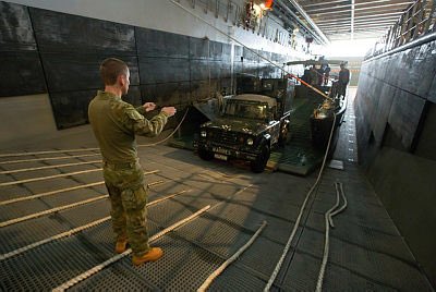 COMAUSFLT's tweet photo. @Australian_Navy #HmasAdelaide and Philippine Marines conduct HADR training in Subic Bay, Philippines, for #IPE17 https://t.co/YNfFBOXb1P