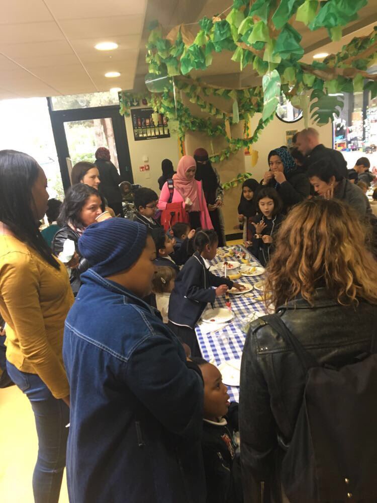 Primary_Chobham's tweet photo. Fruit kebab making with our parents and carers @chobhamacademy #healthyeating #parentengagement #afterschoolfun https://t.co/DC4y1wrlw4