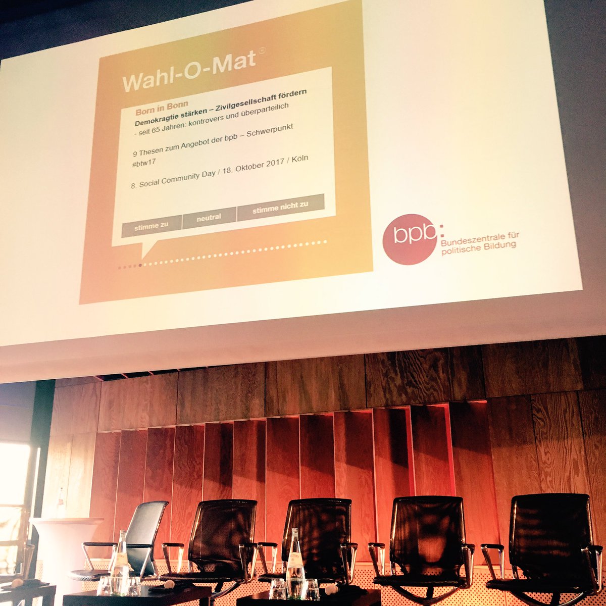 Solution_Space's tweet image. Daniel Kraft von @bpb_de bei der Eröffnung des Social Community Day 2017 🙌🏼
#SCDay17 #solutionspace #outaspace