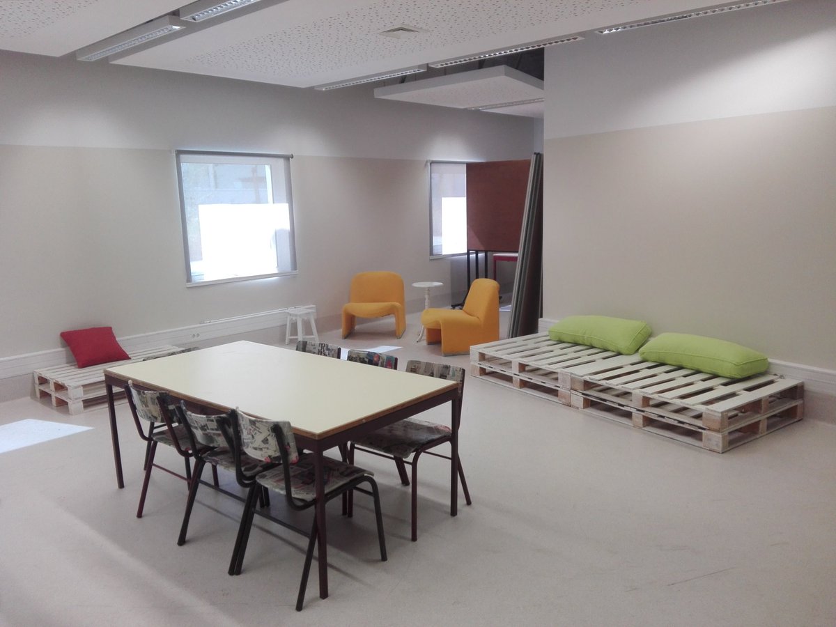 AEstudantesesjp's tweet photo. Sala da AE, leiam! 😉 https://t.co/BrfE91nGdm