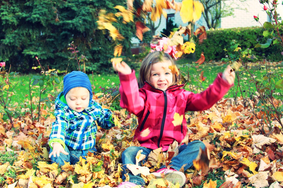 #Herbstfreuden in #BadHarzburg #herbst #Natur #blätter #wald #Kinderaugen