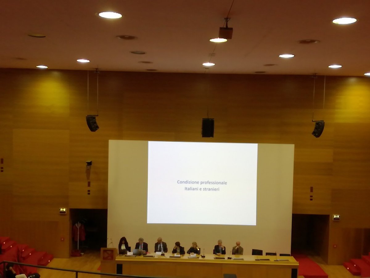 PaolinaLimo's tweet photo. #WeekSoc2017 @SociologiaMilan  Alto tasso di disoccupazione, di occupazione e di attivazione dei #migranti in Italia. Prof. Rovati @unimib https://t.co/mPNtp6d5Mx