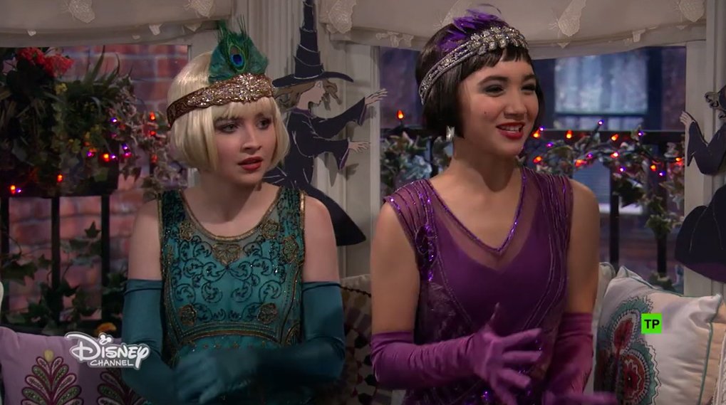 PortalDisneyES's tweet photo. Ya tienes disponible para disfrutar de los episodios especiales de #Halloween de las series #RileyYElMundo y #AmigasADestiempo en el servicio #DisneyChannel #PopPick gracias a @MovistarPlus 🎃💀 > https://t.co/NmtywIsoSL https://t.co/zzIlZL70gp