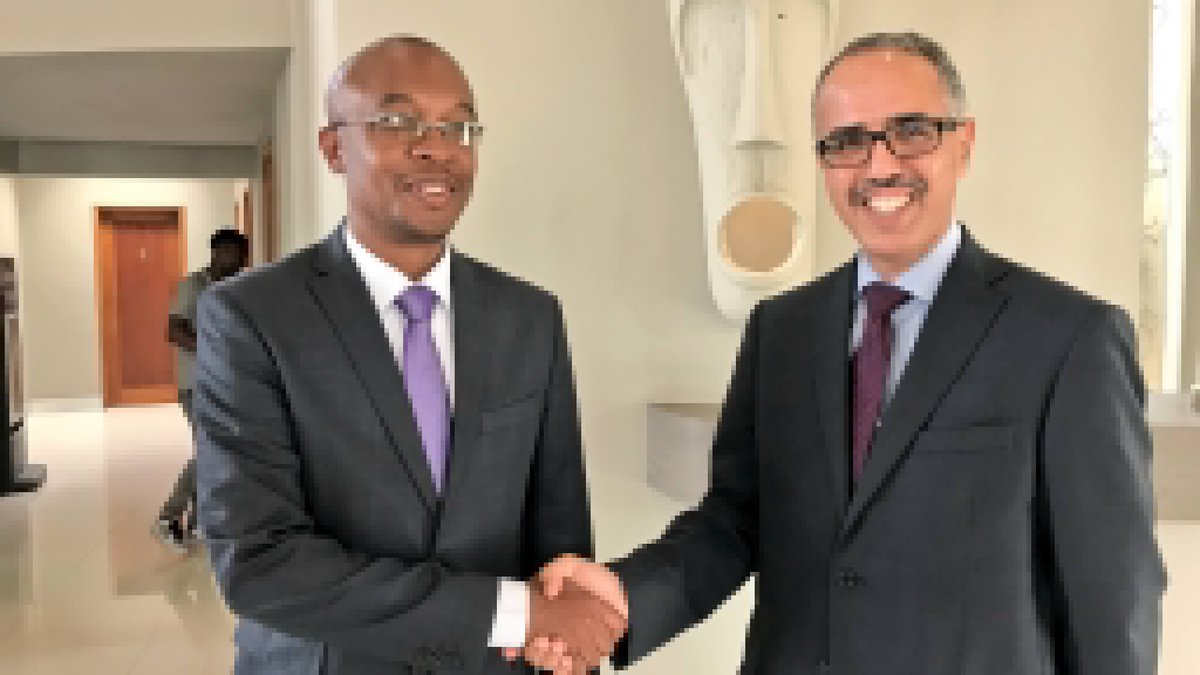 ORU_esp's tweet photo. Presidente de @ORUFOGAR y @uclg_org trabajando juntos en #ForumLED #regiones y #ciudades juntas #AcciónLocal #GobRegional #CaboVerde https://t.co/C1gaMvWeQB